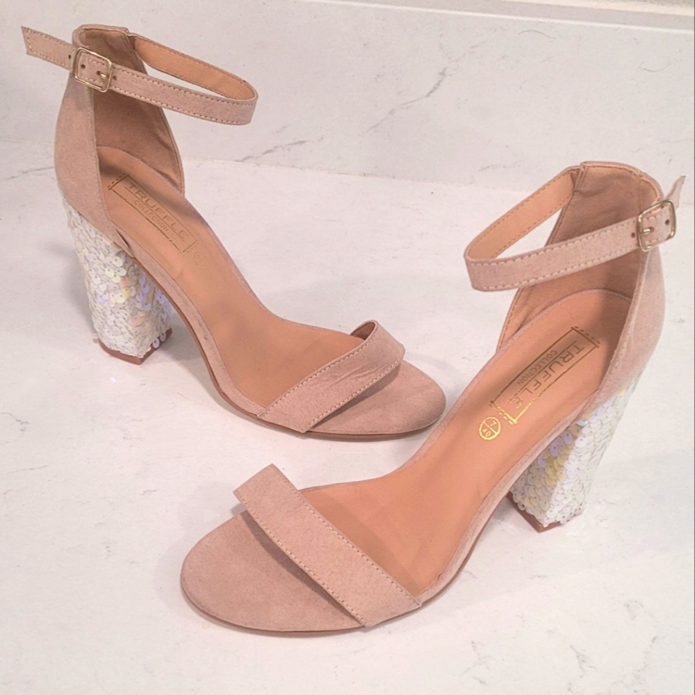 NWOT Nude with Sequin Heels Size 7 ***STUNNING***